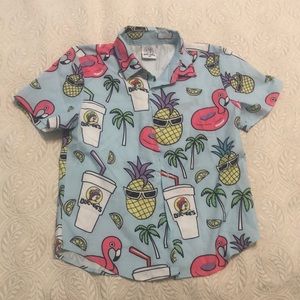 Buc-ee’s button up pool shirt.
